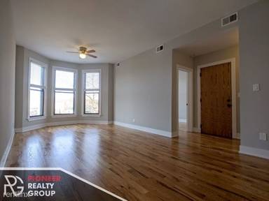 Main picture of 627 W Oakdale Ave