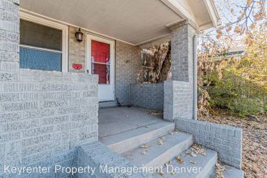 Main picture of 2521 S Broadway