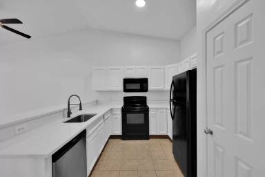 Main picture of 8301 Homeport Ct