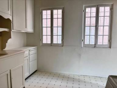 Main picture of 418 N Hayworth Ave
