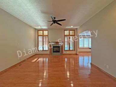 Main picture of 3316 S Hillsboro Ave