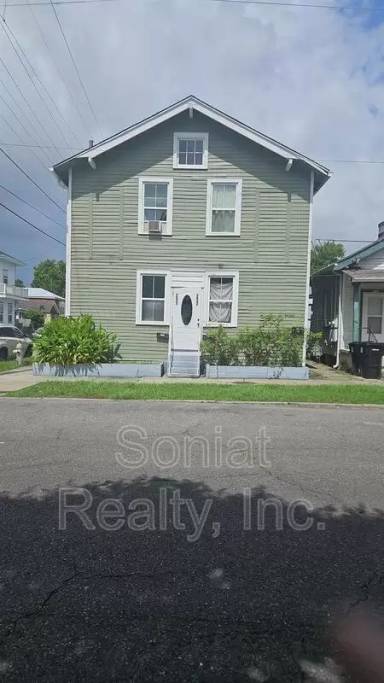 Main picture of 2300 Valence St