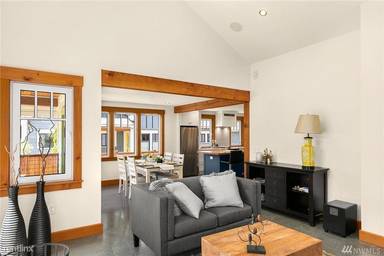 Main picture of 26621 NE Ring St