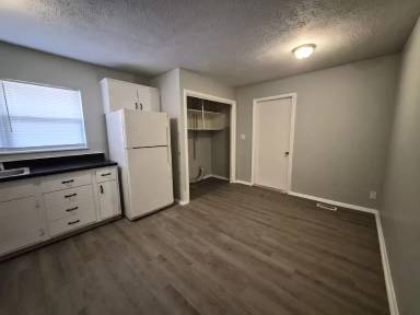 Main picture of 4102 Biscayne Rd