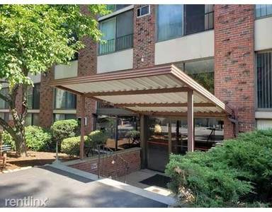 Main picture of 993 Massachusetts Ave