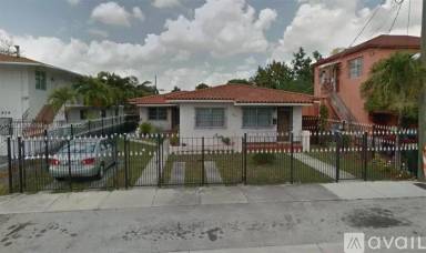 Main picture of 977 SW 10th St
