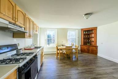 Main picture of 487 W Street Rd