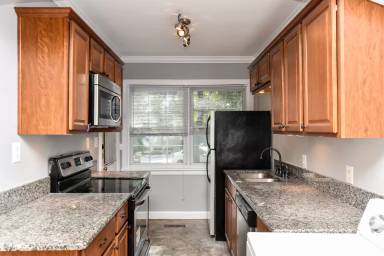 Main picture of 418 Randall St