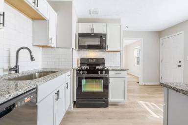 Main picture of 2315 Howey Rd