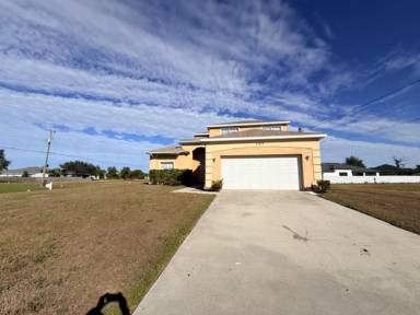 Main picture of 360 SW 24th Pl