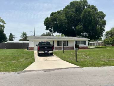 Main picture of 4933 Manor Dr