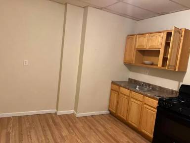 Main picture of 250 Van Houten St