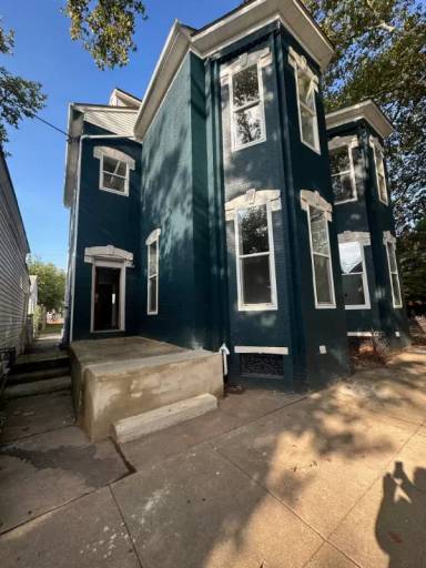 Main picture of 351 Walnut St