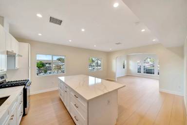 Main picture of 2800 Winter St