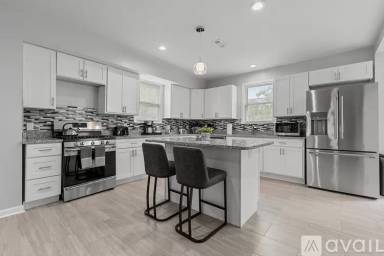 Main picture of 711 Woodbourne Ave