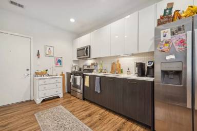Main picture of 1067 W Cornelia Ave