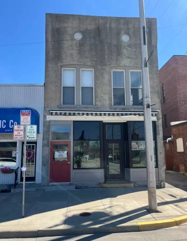 Main picture of 114 E Franklin St