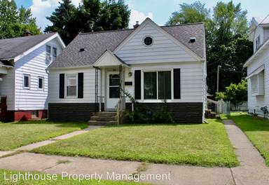 Main picture of 816 Webster St NW