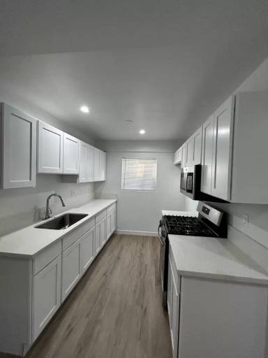 Main picture of 6744 Woodley Ave