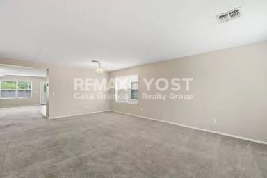 Main picture of 660 W Kingman Loop