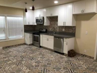 Main picture of 302 S Broadway