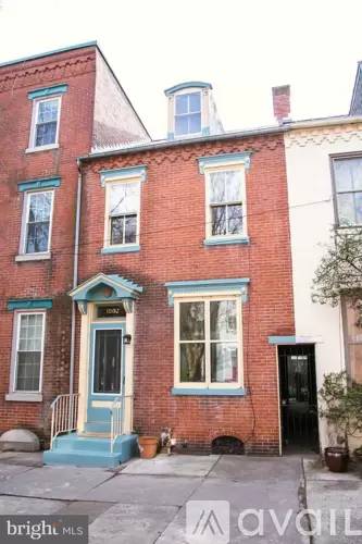 Main picture of 1002 Green St