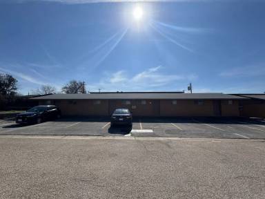 Main picture of 806 Safady St