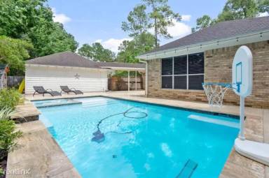 Main picture of 69 N Old Cedar Cir