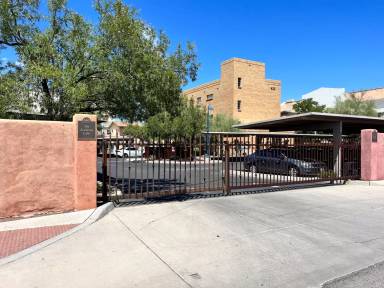 Main picture of 420 S 6th Ave