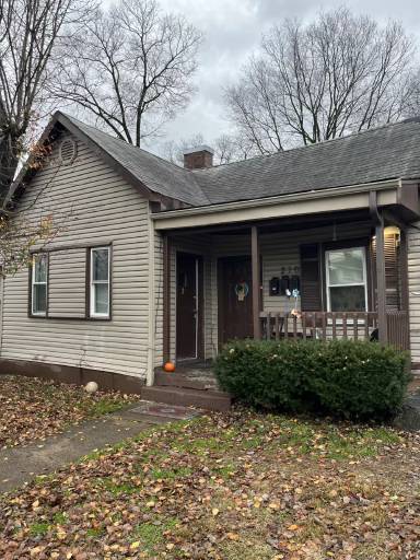 Main picture of 210 E Sixth St