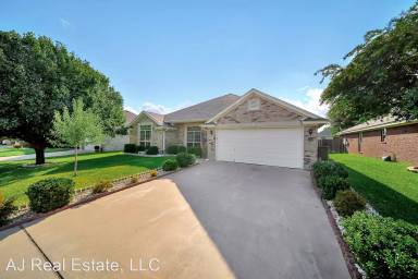 Main picture of 2013 Herald Dr