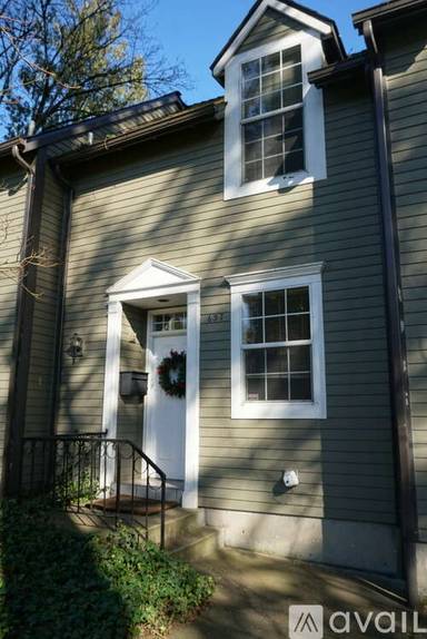 Main picture of 637 1st St