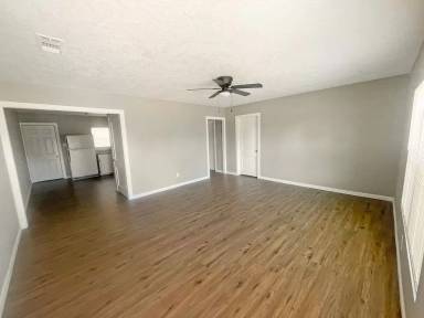 Main picture of 821 W Washington Ave