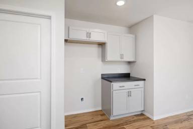 Main picture of 781 W Navajo St