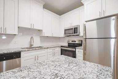 Main picture of 100 N Park Ct