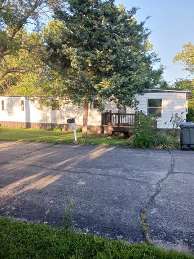 Main picture of 423 Golden Acres Dr