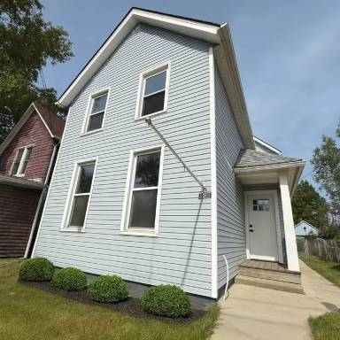 Main picture of 2089 W 41st St