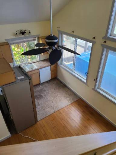 Main picture of 390 Kaiuli St