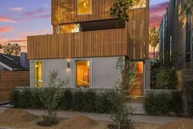 Main picture of 1519 Cabrillo Ave