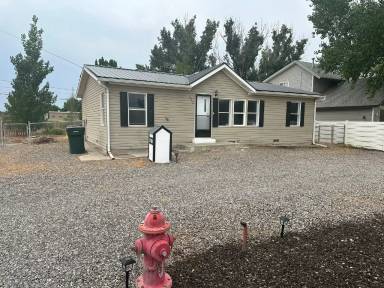 Main picture of 930 E 11th St