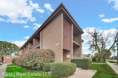 Main picture of 9201 Kennedy Ave