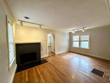 Main picture of 7427 W 69th St