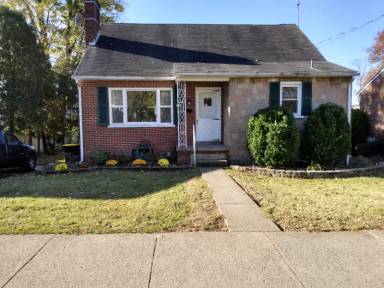 Main picture of 136 S 3rd St