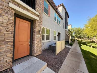 Main picture of 2348 E Huntington Dr