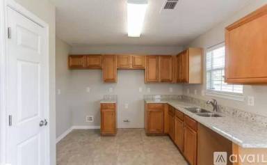 Main picture of 4454 Estate St