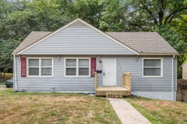 Main picture of 1429 E 66th Ter