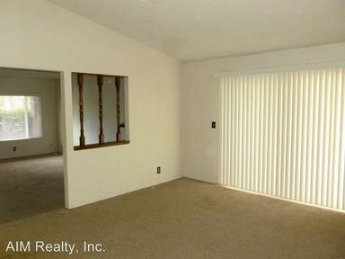 Main picture of 2806 S Whitney Blvd