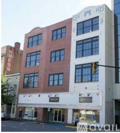 Main picture of 28 Monroe St