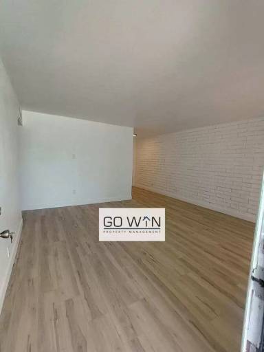 Main picture of 54 W Southern Ave