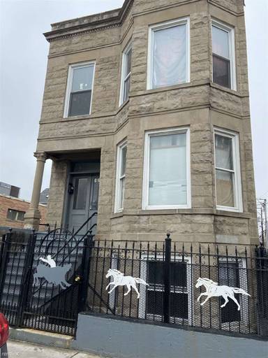 Main picture of 3311 W Belmont Ave